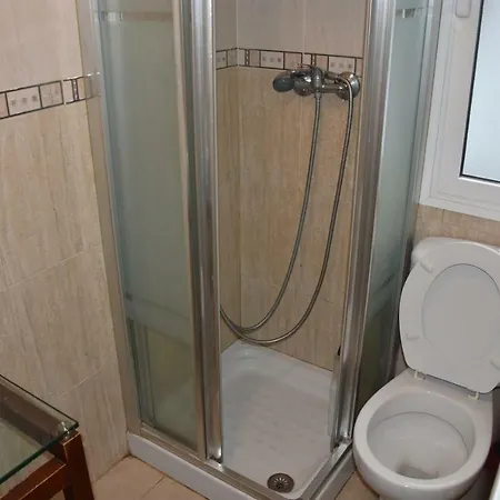 לינה וארוחת בוקר In Center מארבלה